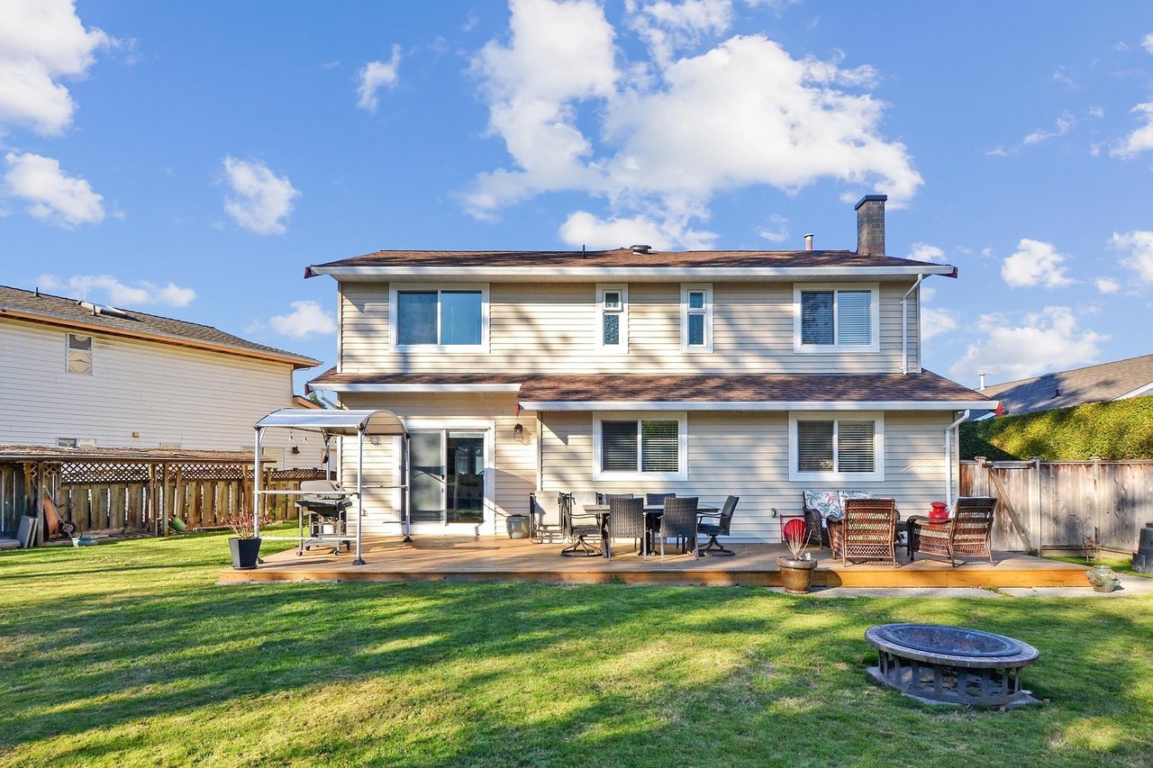 23003 Apple Grove