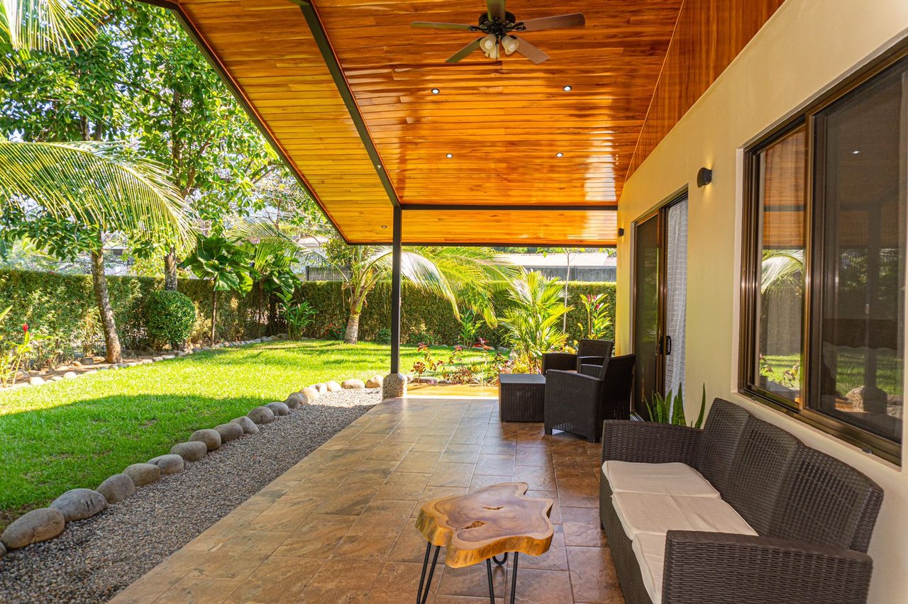 Cozy 2 Bedrooms Casita in Uvita.  Walk to the Beach!