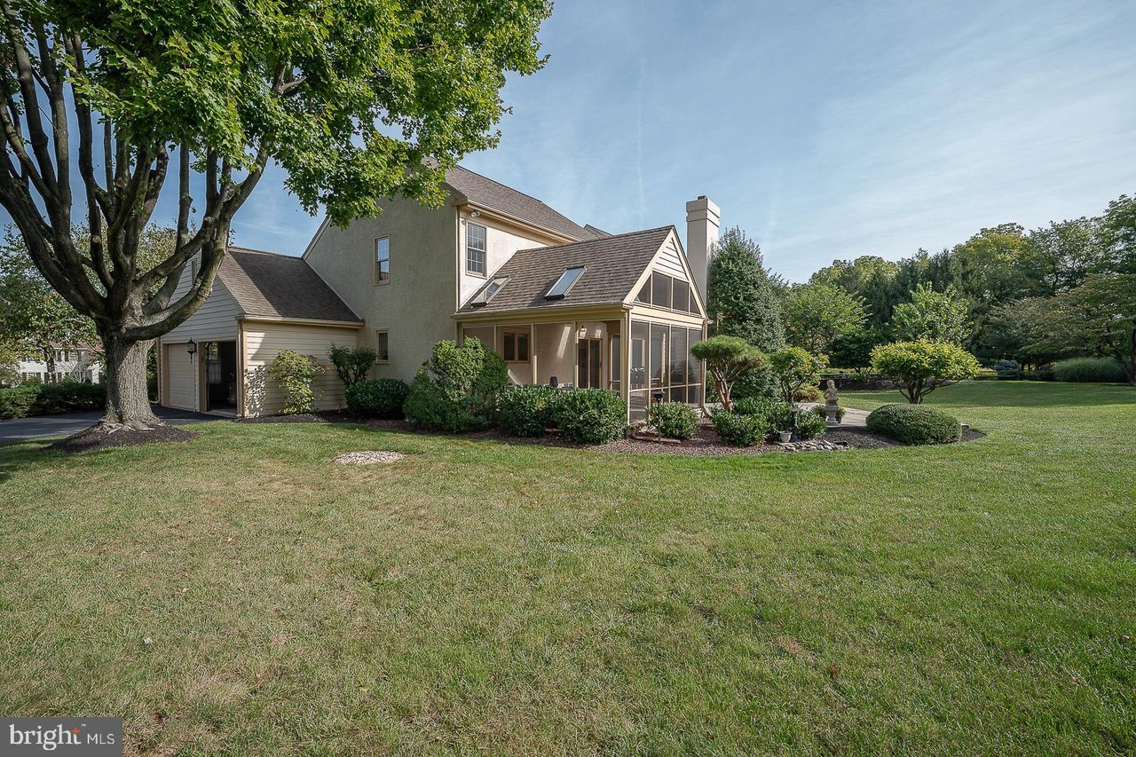 25 Autumn Hill Ln
