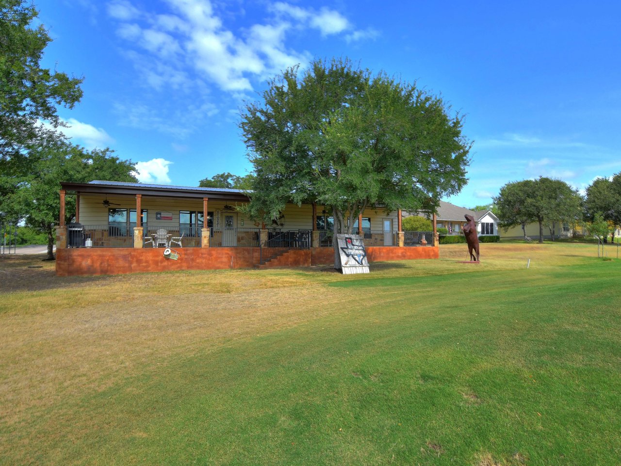 1138 Skyline Dr