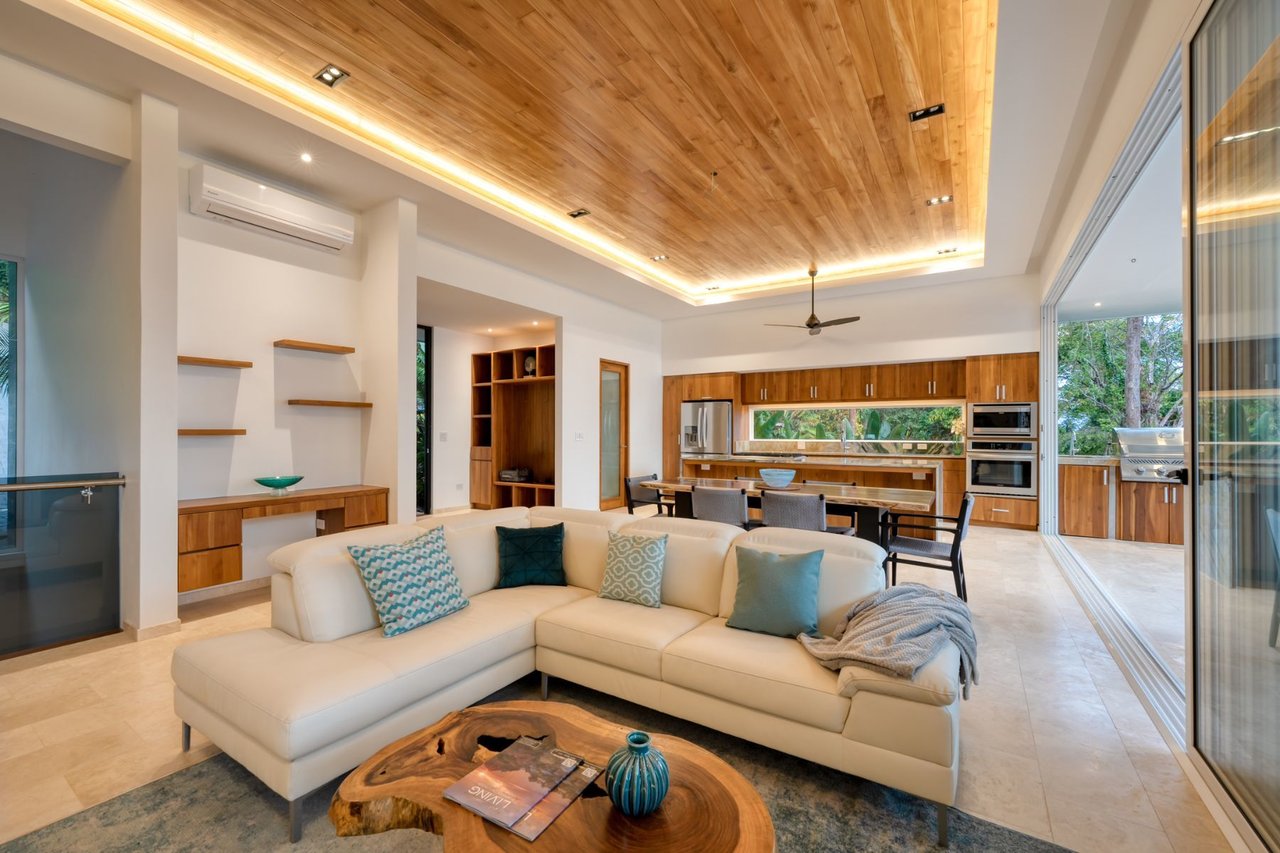 Modern Luxury Ocean View Home, Dominical, Puntarenas