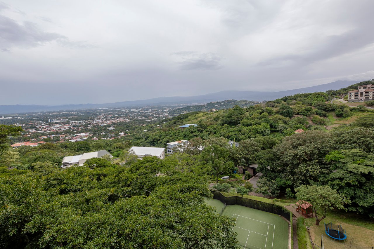 Panoramic Terrace Mountain Condo, Santa Ana, San Jose