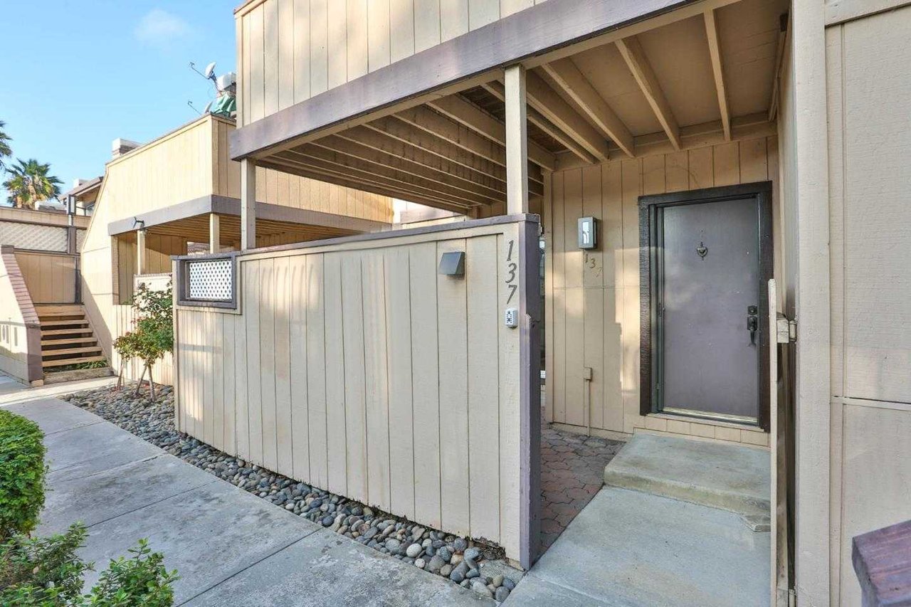 137 Silcreek DR