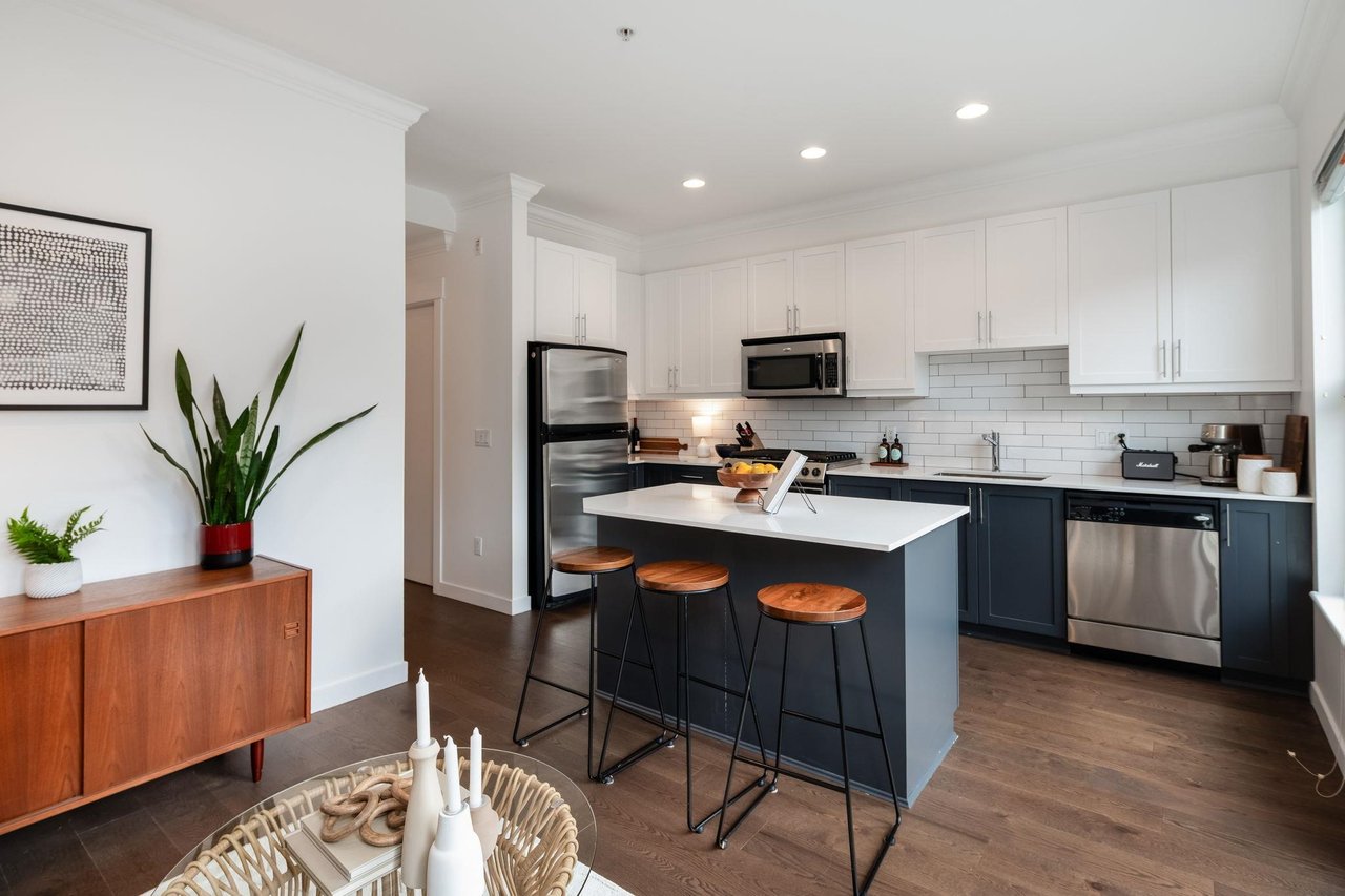 10-308 E 14th St