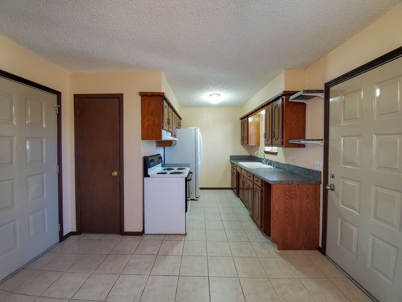 1218 Whispering Glen 