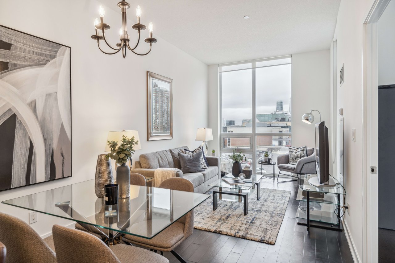 Bright & Spacious Condo In The Heart Of Downtown Mississauga