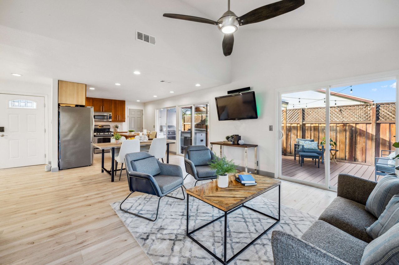 6044 Palm Springs CIR