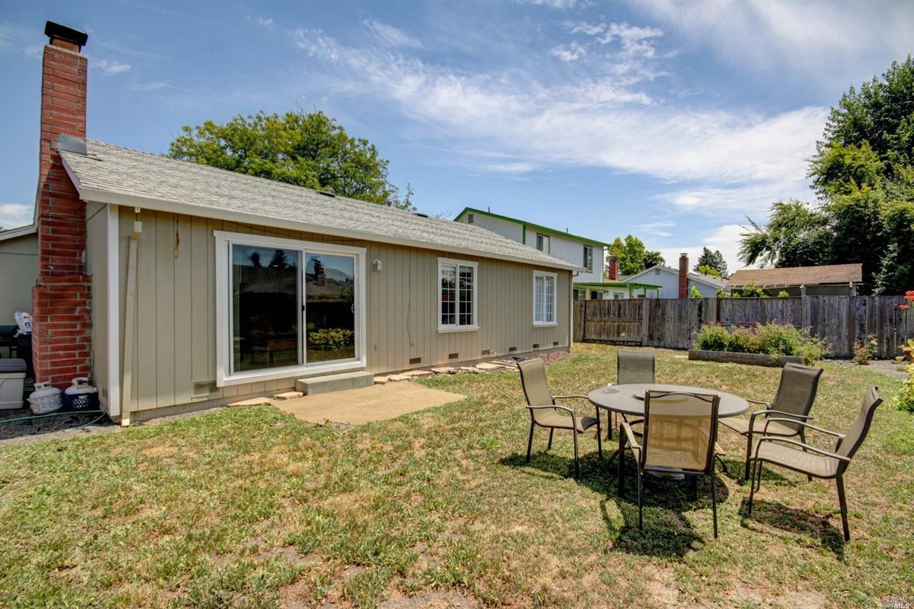 8719 Laurelwood Dr