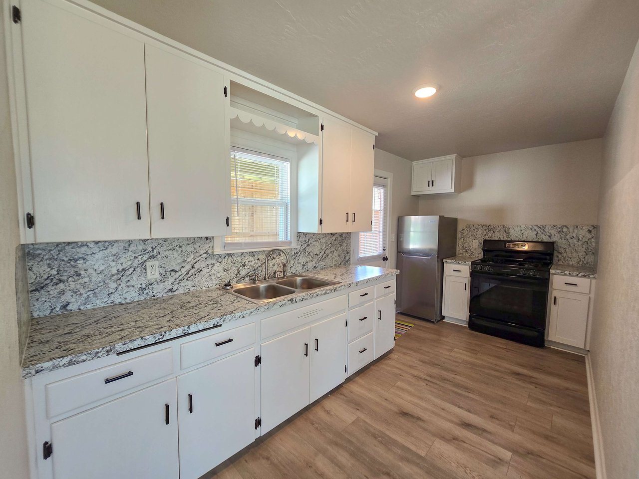 1224 N Market Ave 1/2