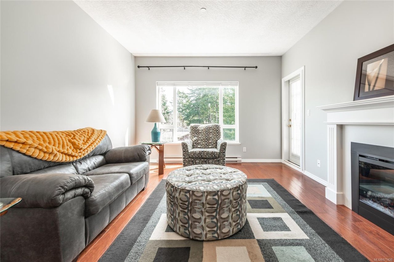 303-2823 Jacklin Rd