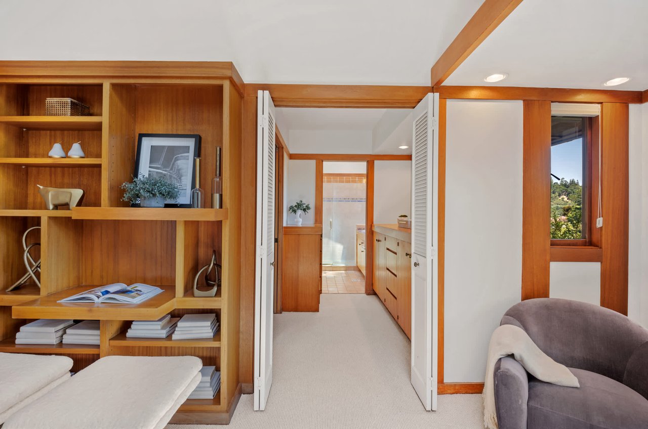 Kent Woodlands Mid Century Retreat