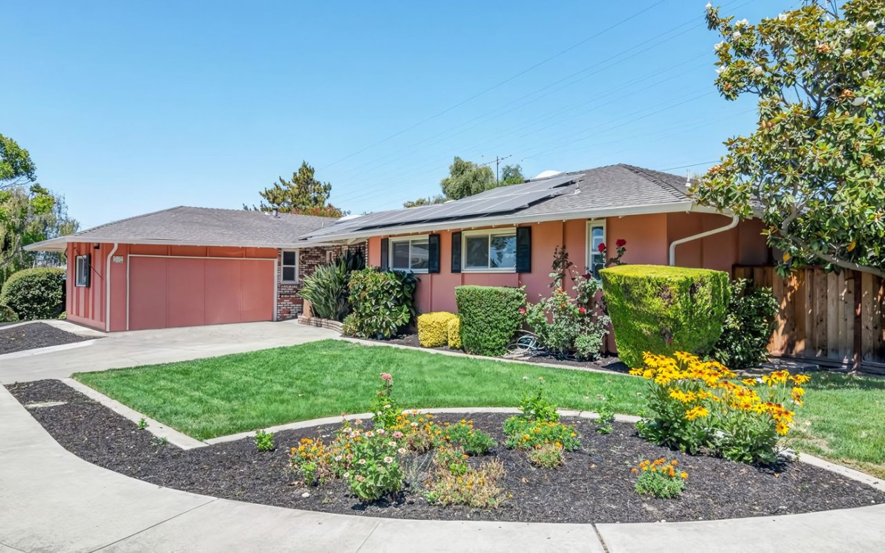 New This Week! 901 Camero Way