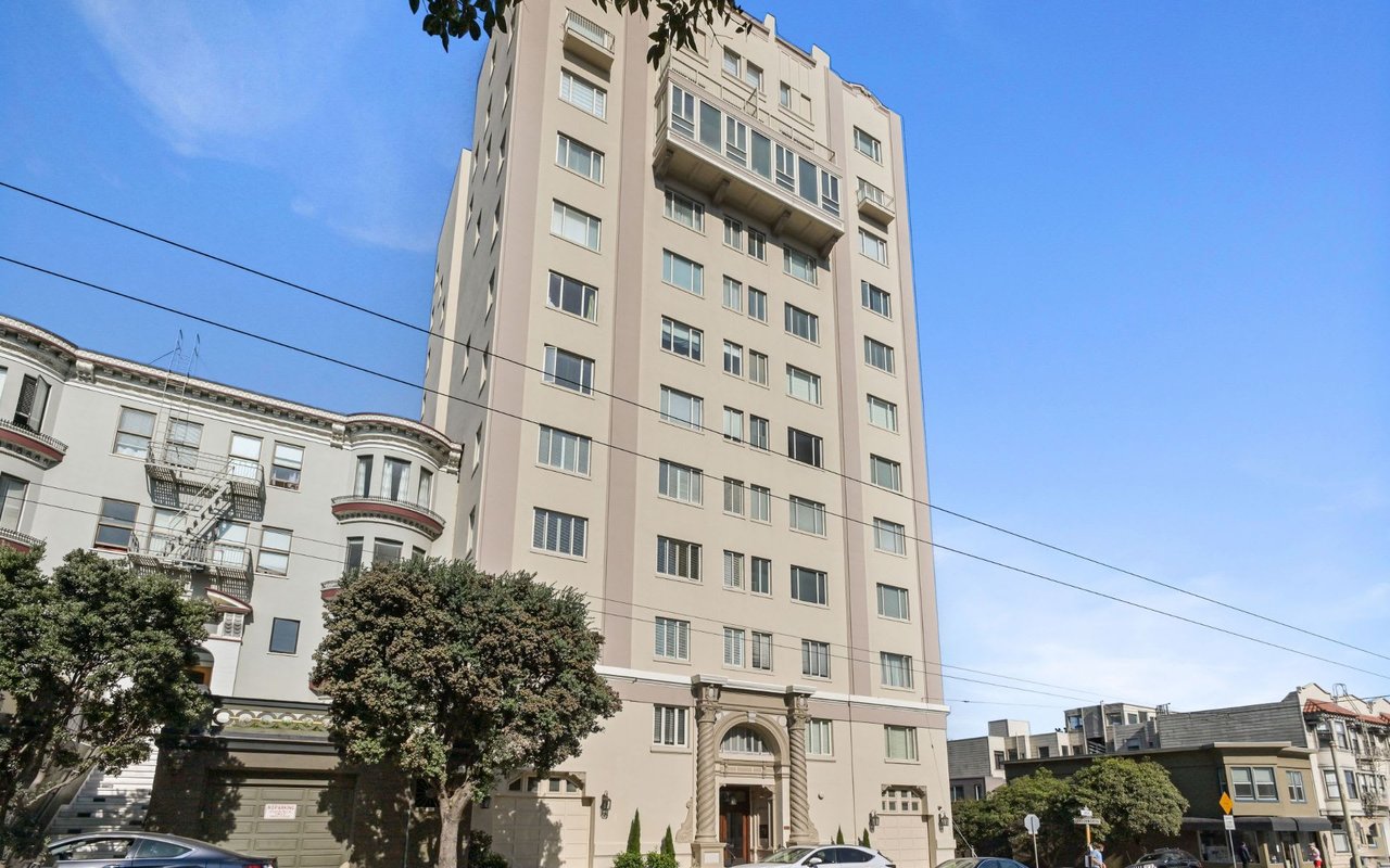  Prestigious Half Floor Apartment on Russian Hill