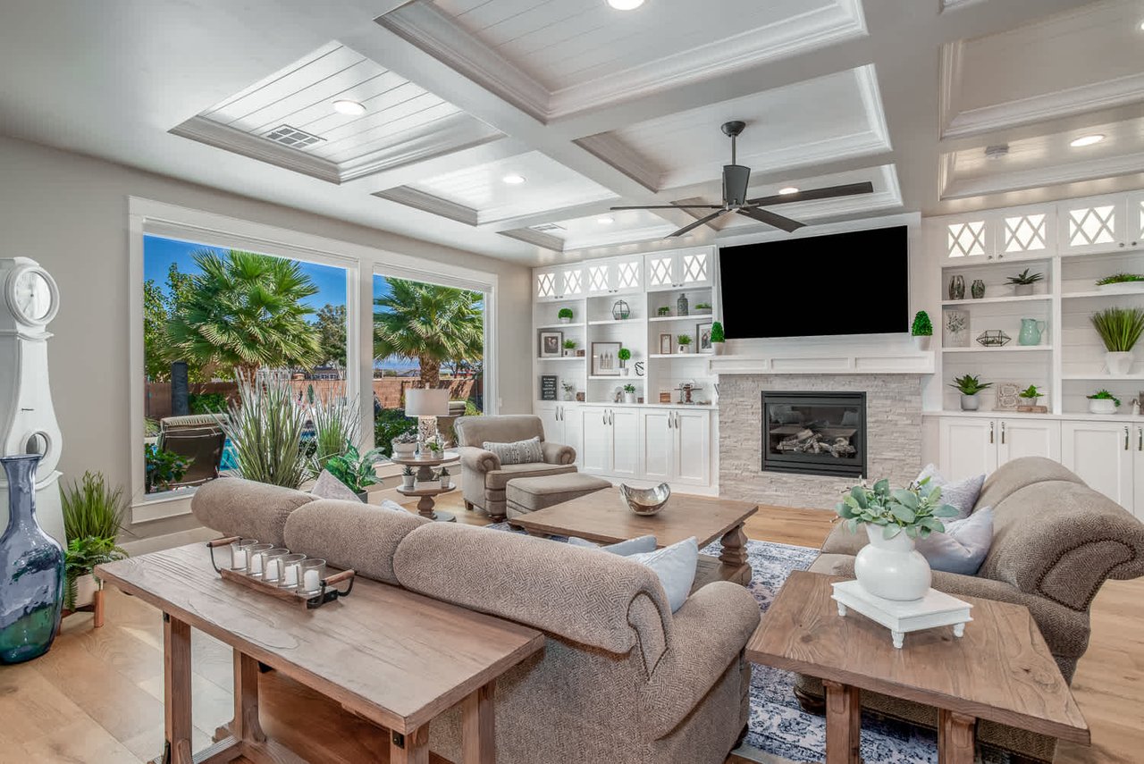 258 W Blue Quartz Dr