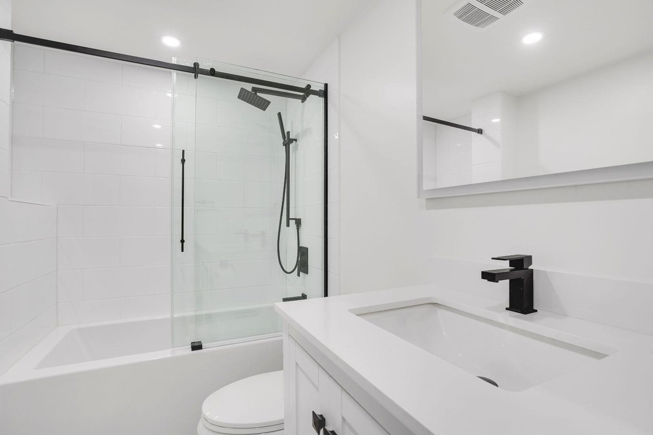 104-1702 Chesterfield Avenue, North Vancouver