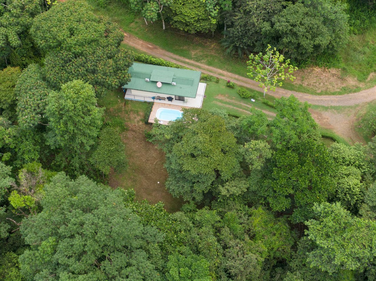  Affordable & Charming 1 bedroom Villa with Pool in gated community, immersed in the rainforest close to Quepos  