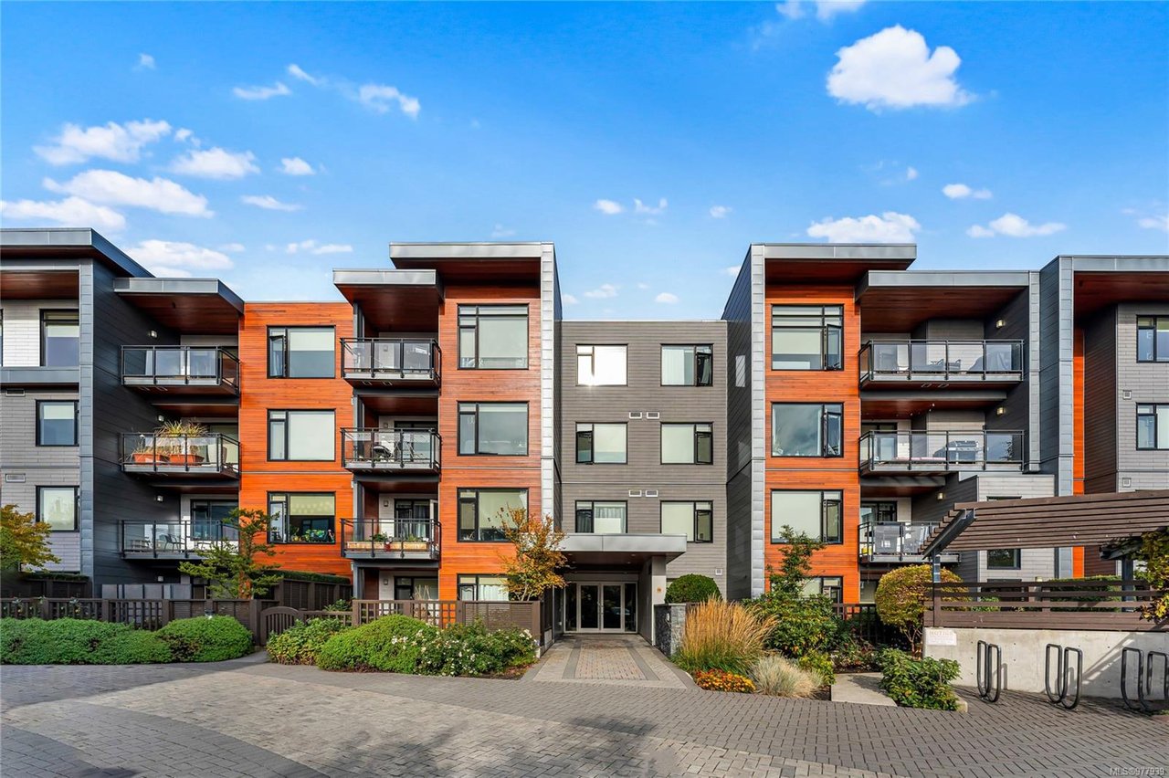 302-3815 Rowland Ave