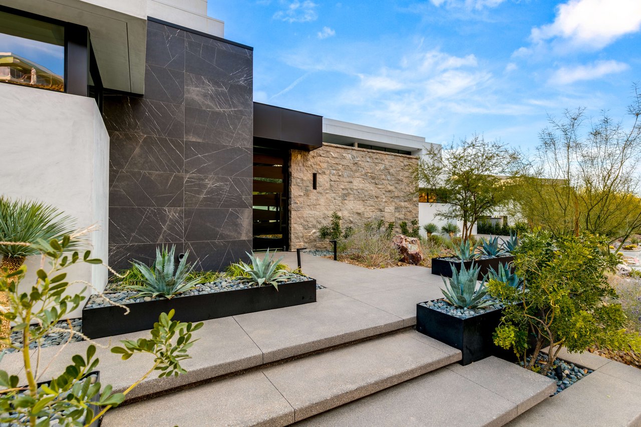 9 Boulderback Drive 
