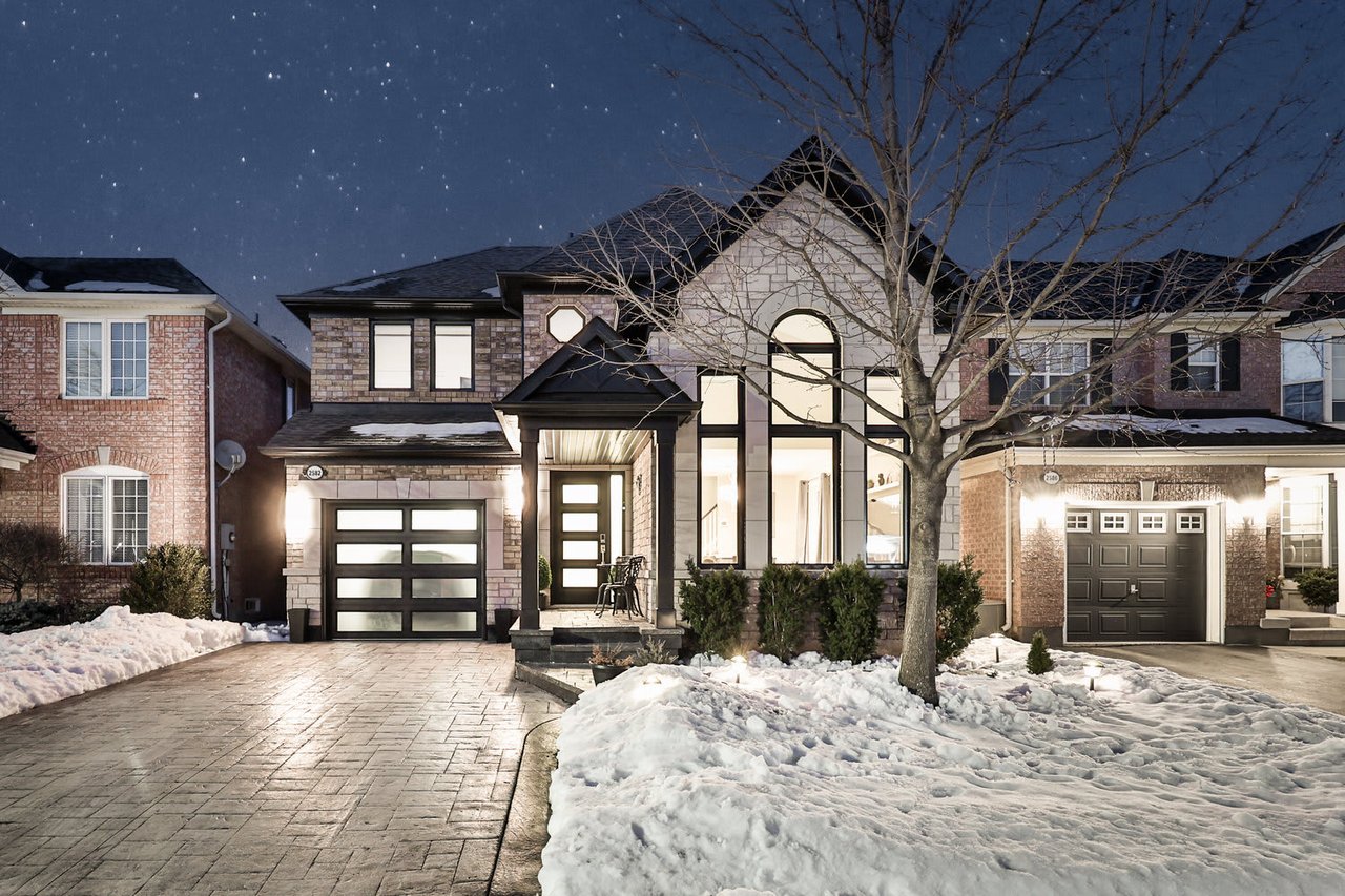 2582 FALKLAND Crescent, Oakville