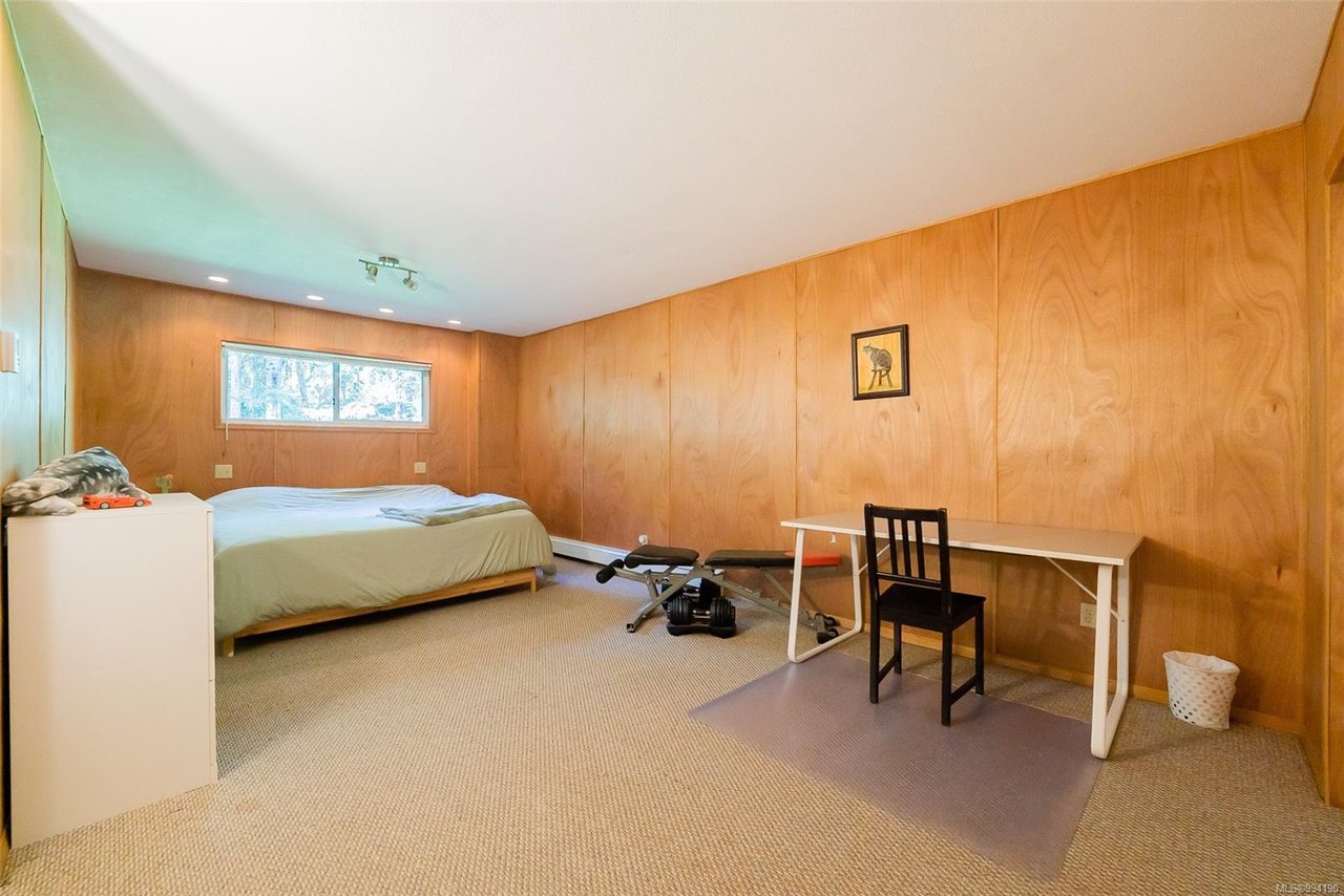 447 Berg Rd