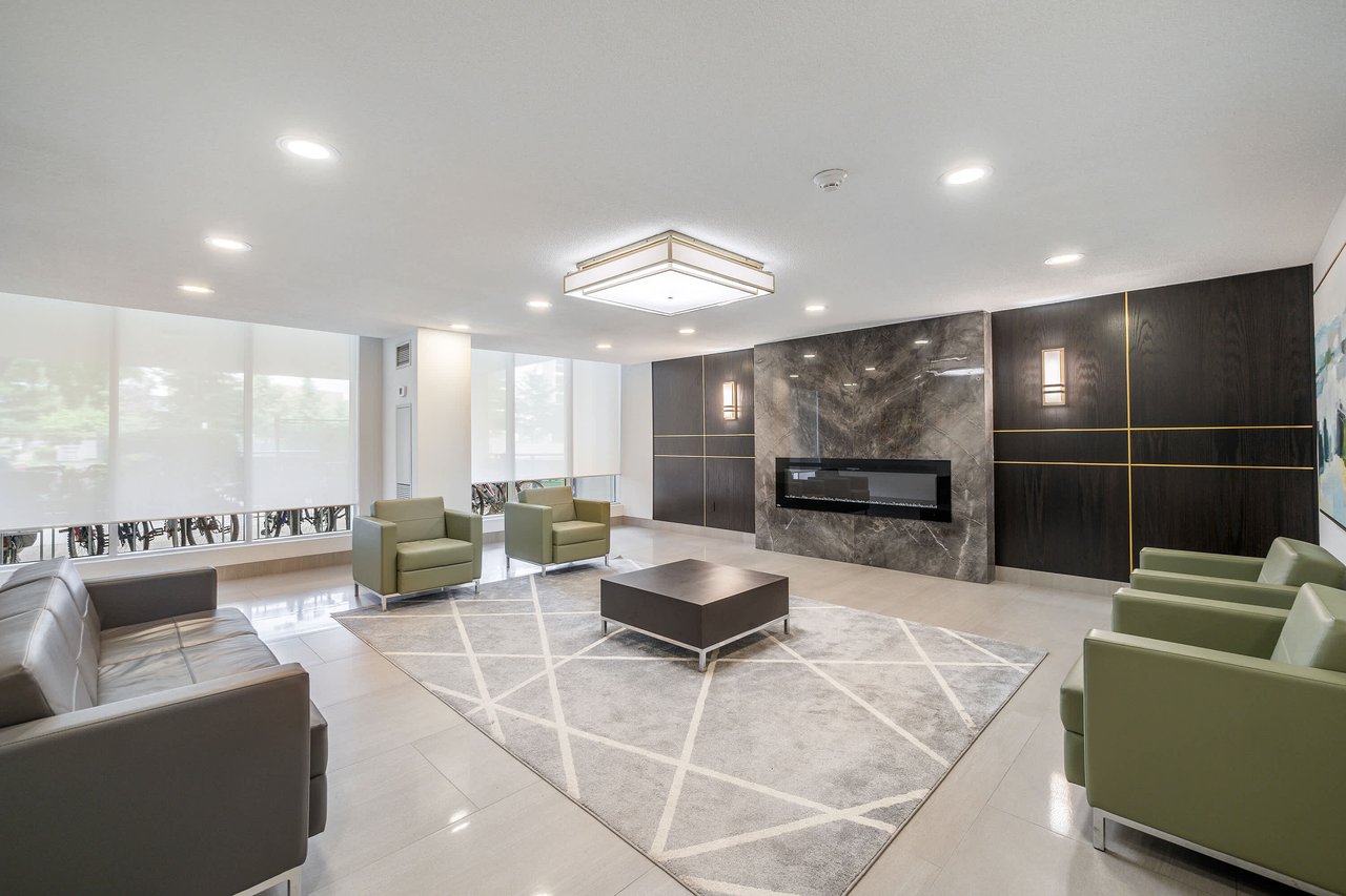 820 Burnhamthorpe Road #702
