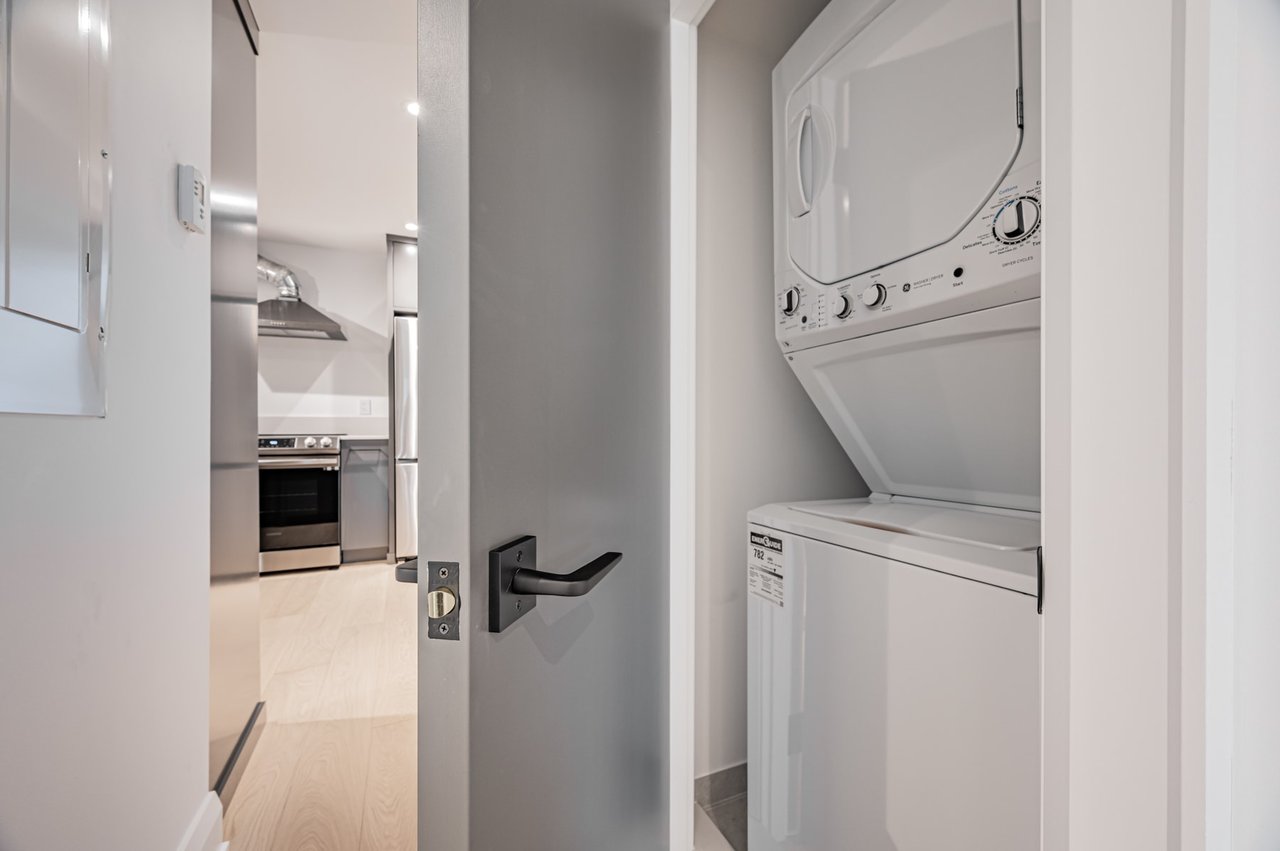 #3RD -607 HURON ST