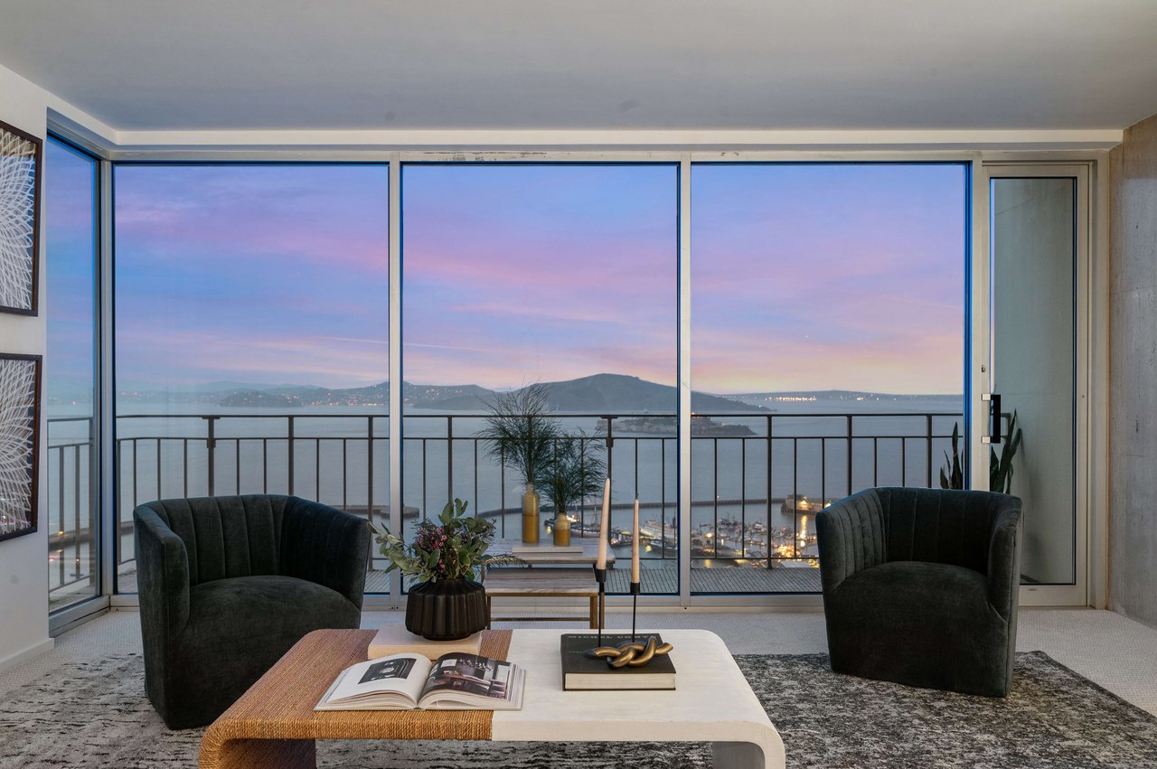 Three Bedroom Apartment With Golden Gate View
