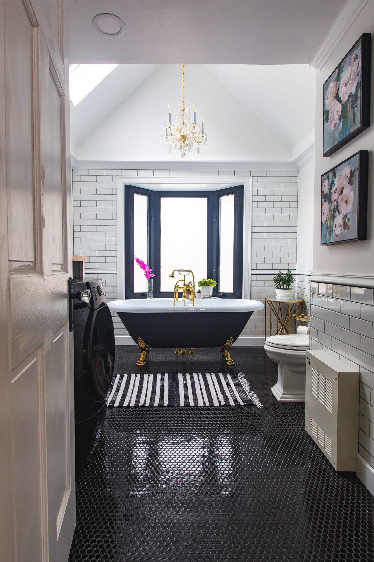 Bathroom of the Week: Artful Sophistication in an 1820 Home