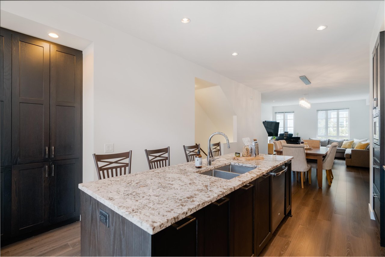 132-528 Foster Ave