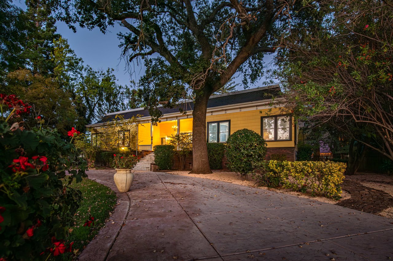 Front driveway to Fairfield and Suisun Valley Vineyard Estate | Carmen Gray Team Luxury Listing