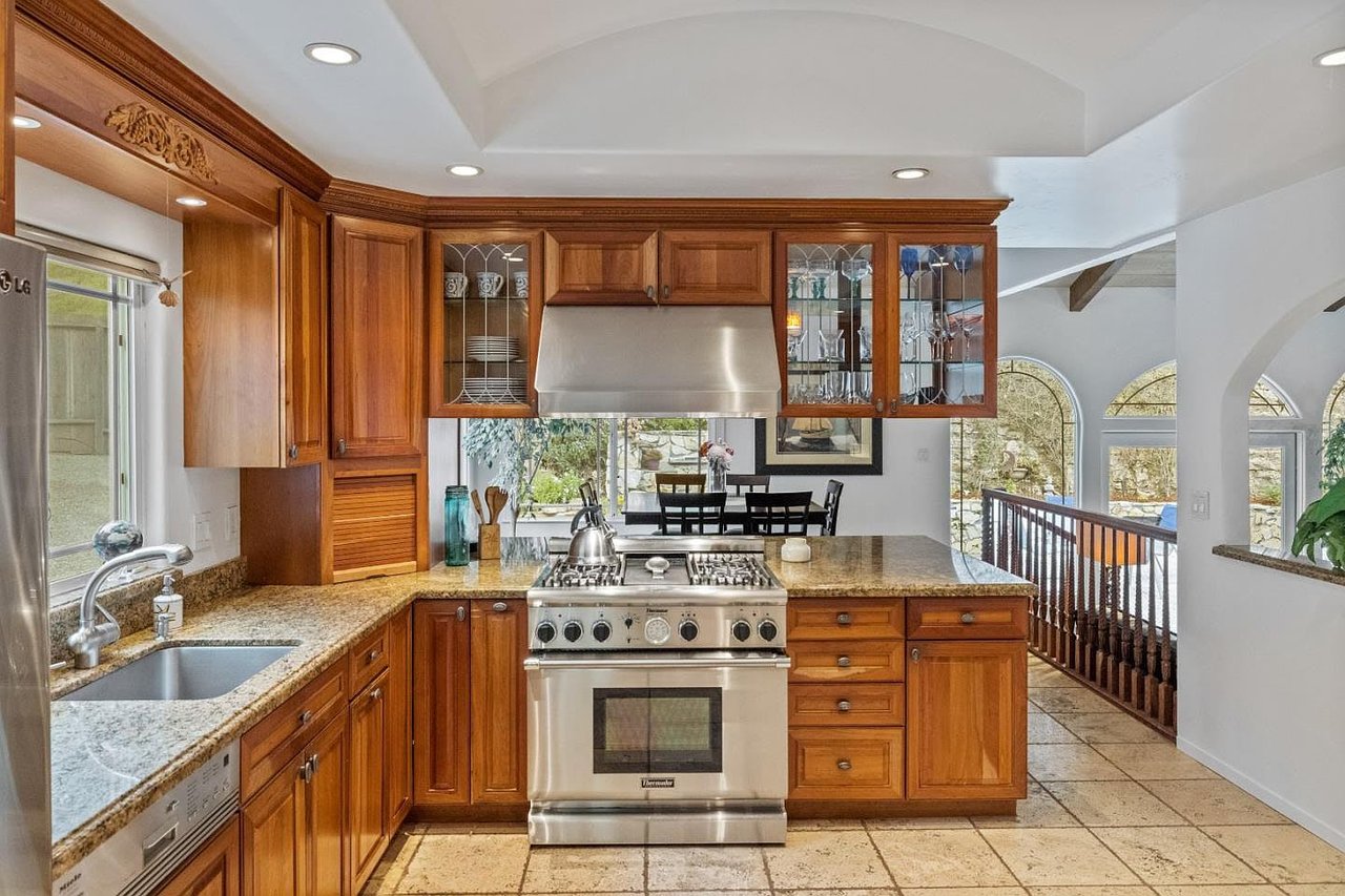 25429 Outlook Dr