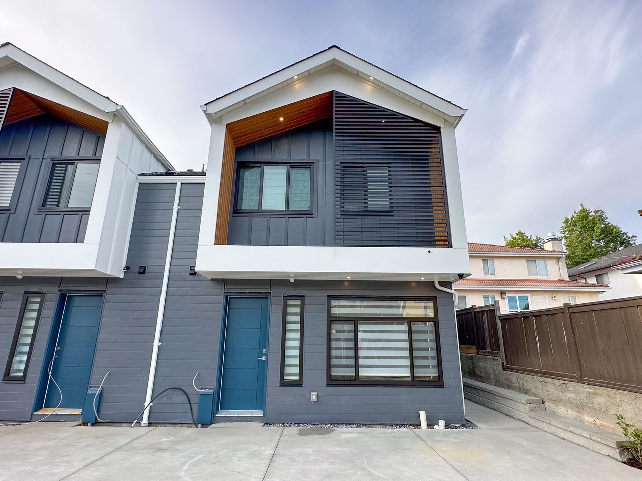 2340 E 40th Ave