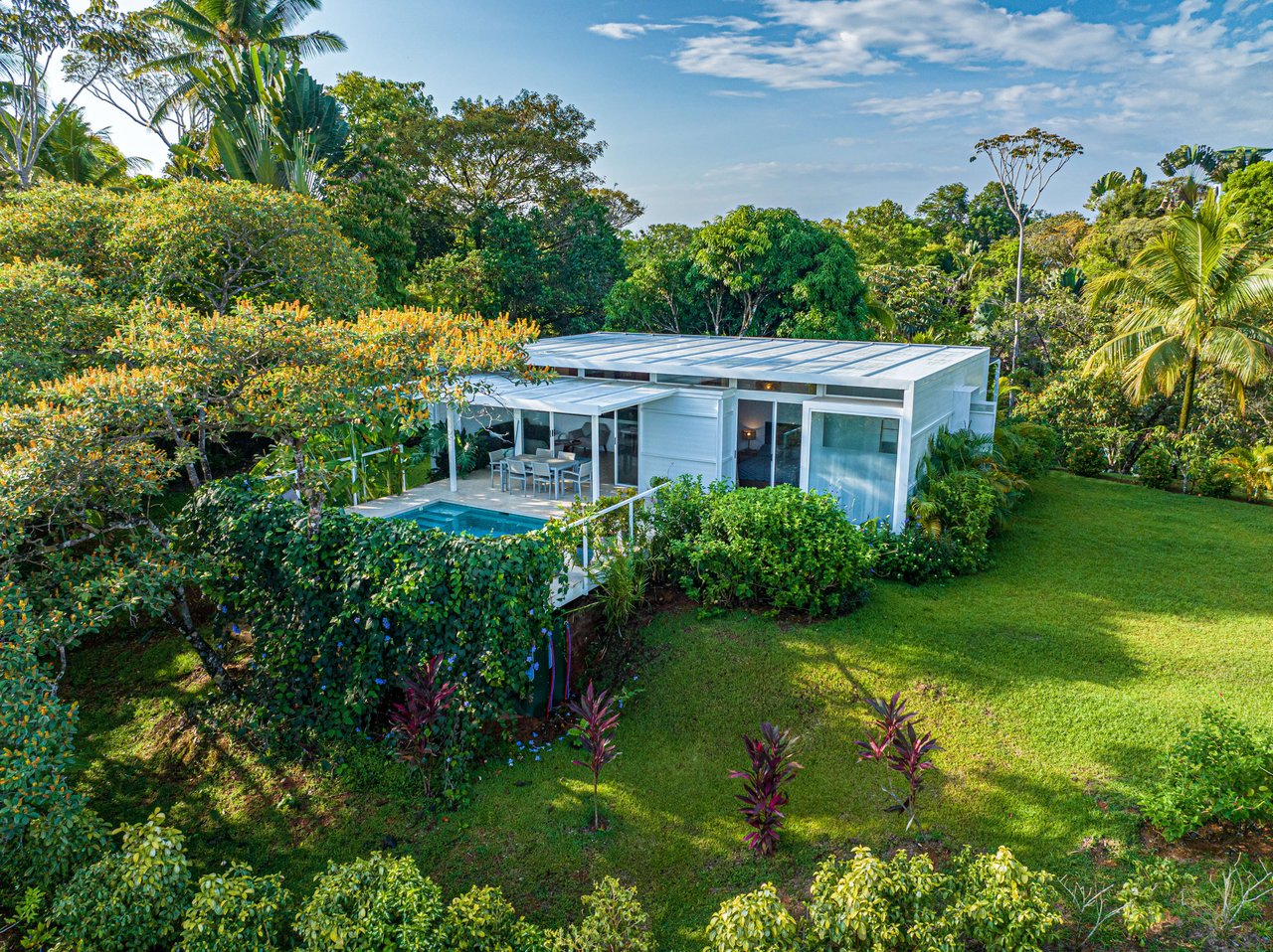 Casa Las Palmeras, Stunning Mountain and Ocean View Home