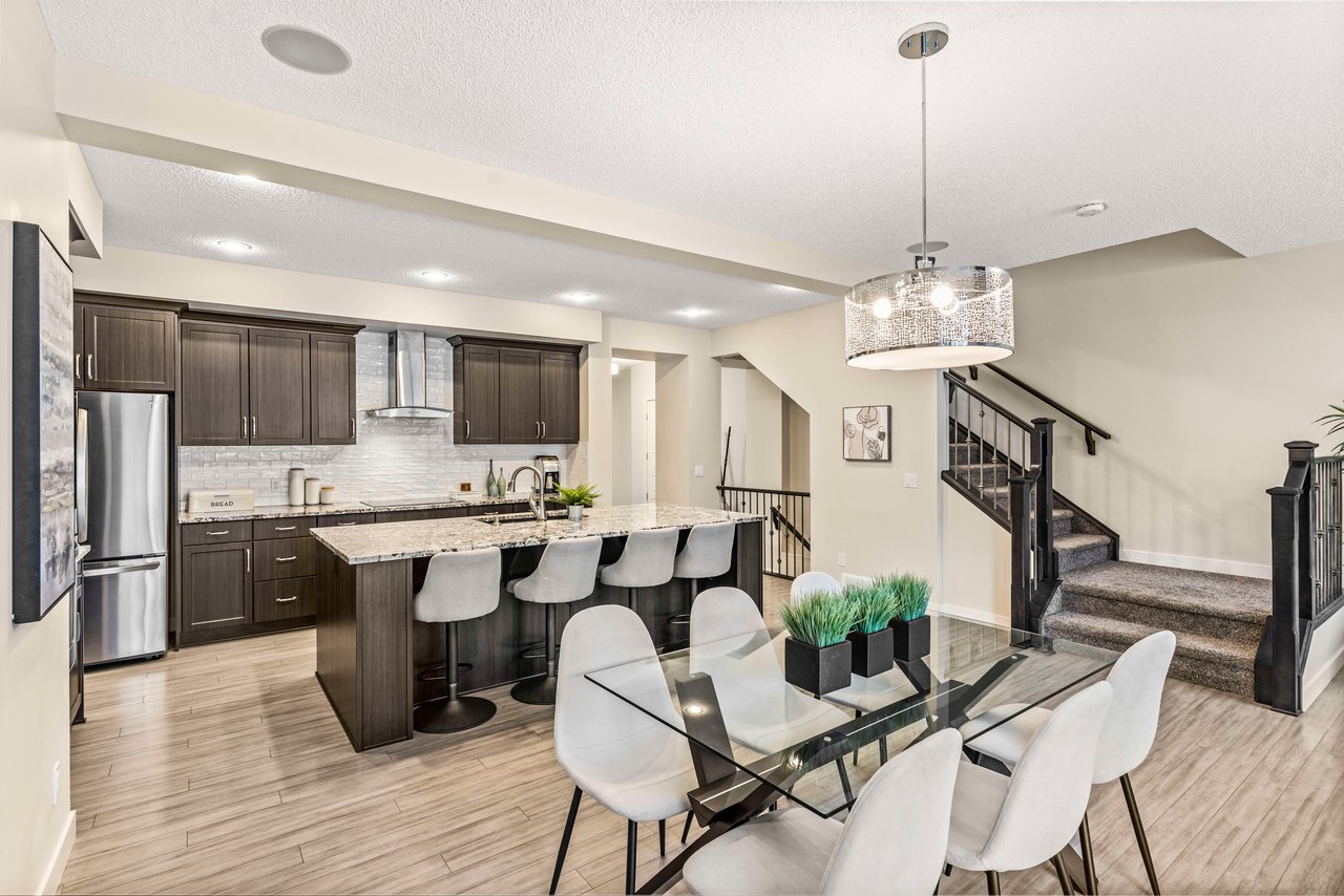 208 Mahogany Bay SE