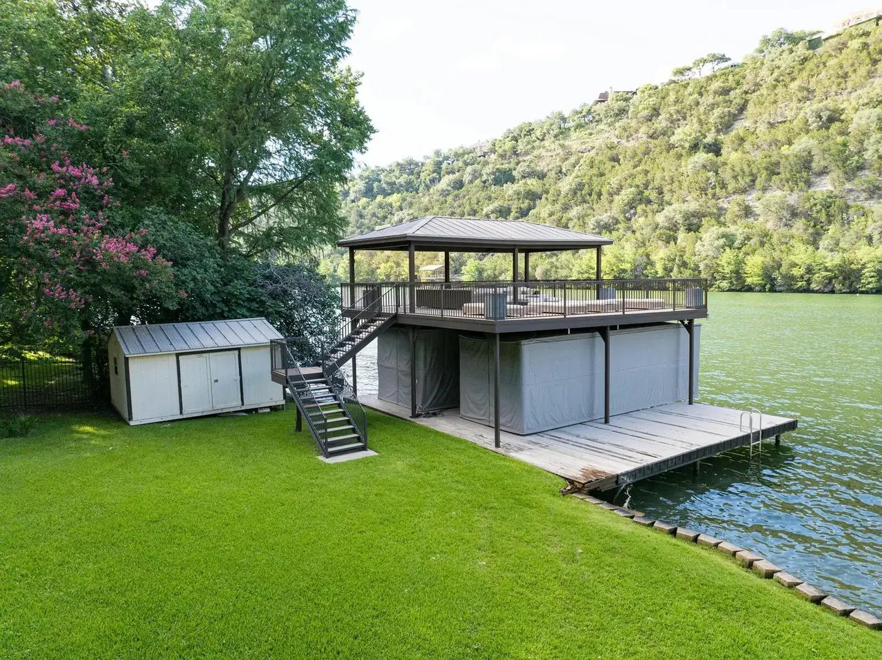 3120 Edgewater Dr