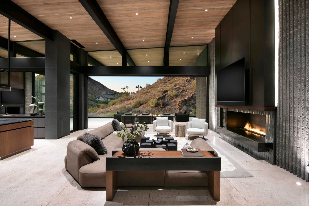 Hillside Modern Luxury Home in Paradise Valley, Arizona