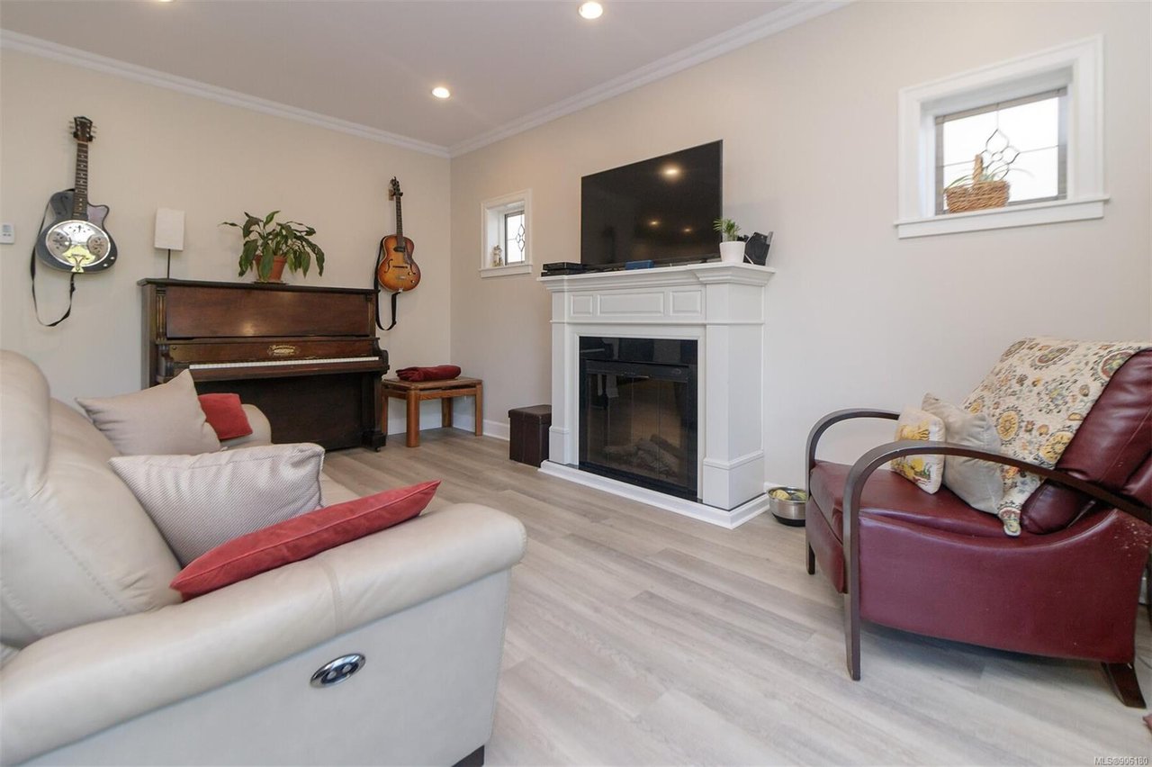 2074 Solent St, Sooke