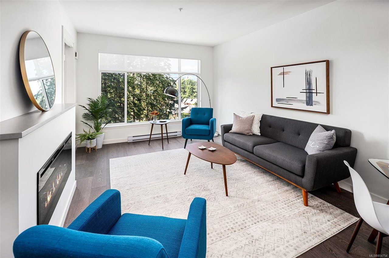 403-7162 W Saanich Rd