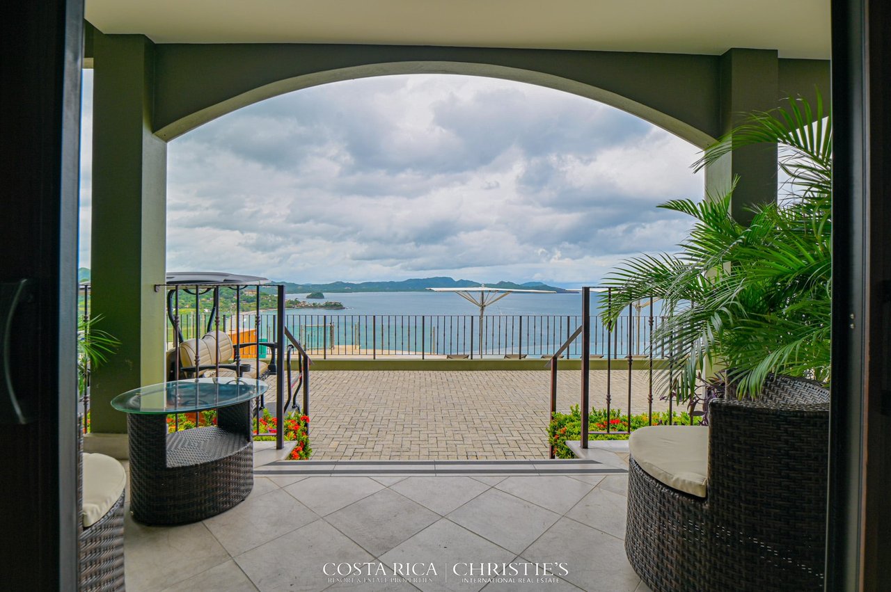 360 - 306 Splendor Condo