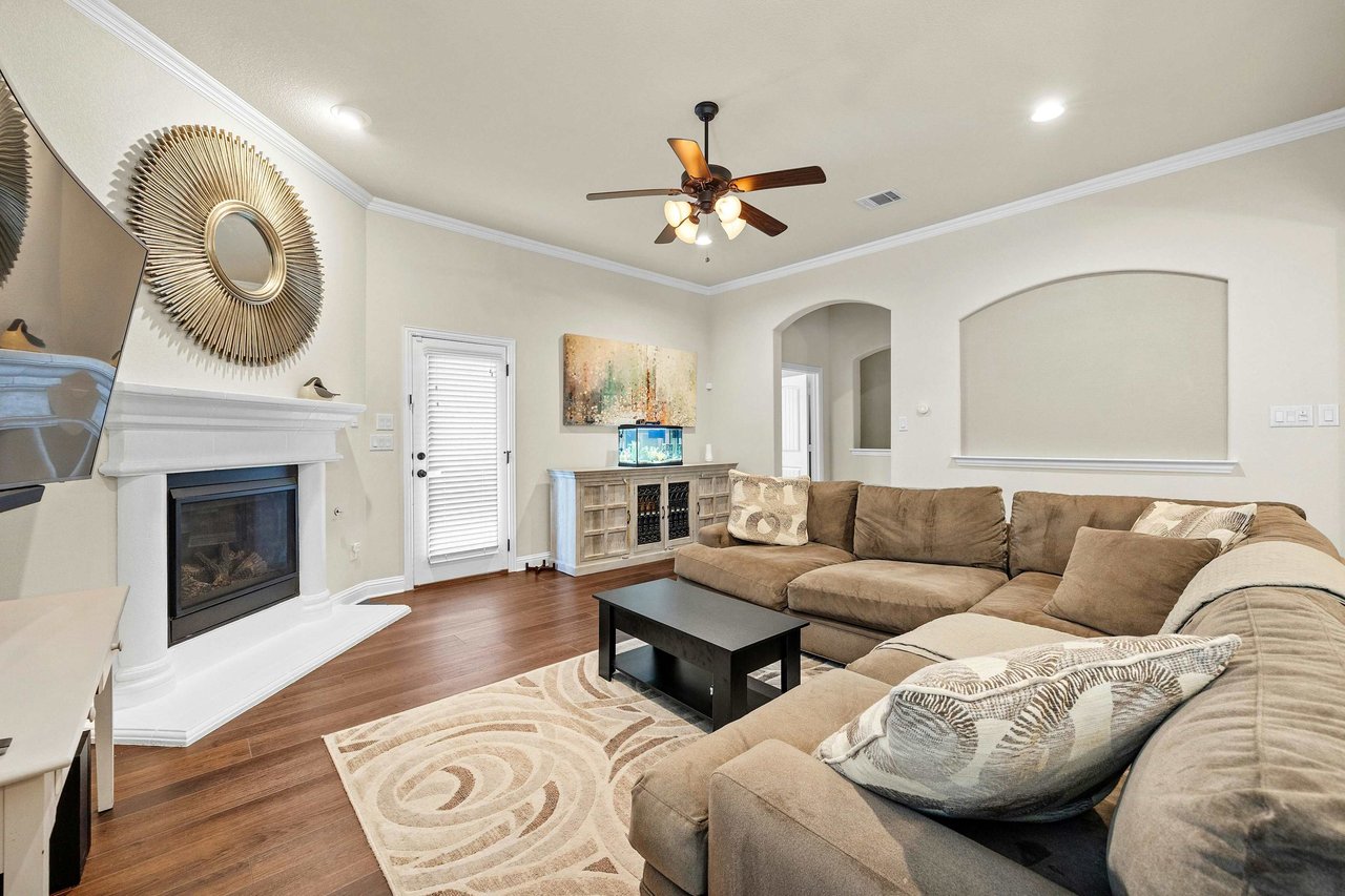 Beautifully Appointed Single-Story in Oak Creek: Modern Floors and Screened-In Patio Overlooking Green Space w/ NO Backyard Neighbor!