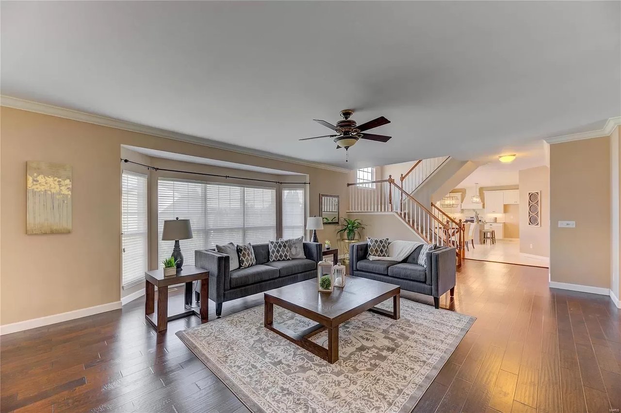 217 Strathmoor Way