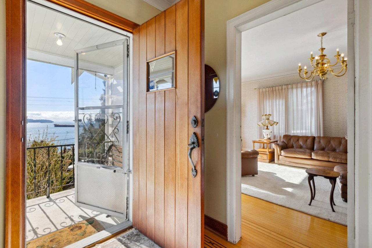 3379 Marine Dr