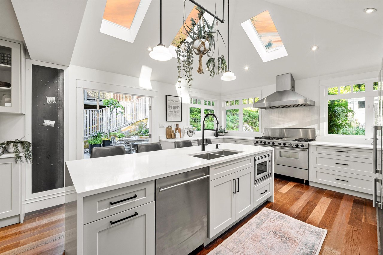 4365 Raeburn Street, North Vancouver