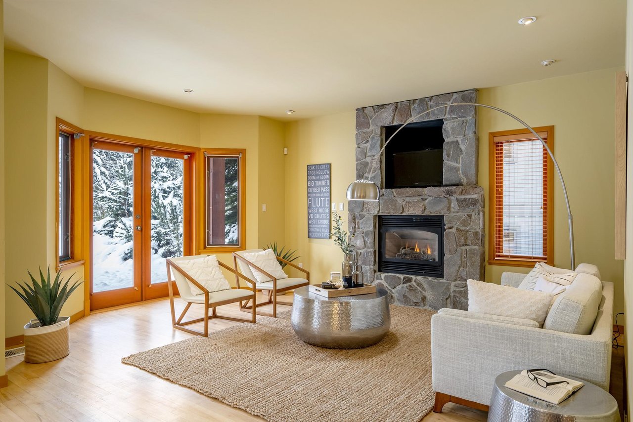 8107 Muirfield Cres