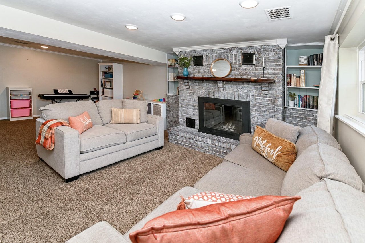 3239 Fieldcrest Dr