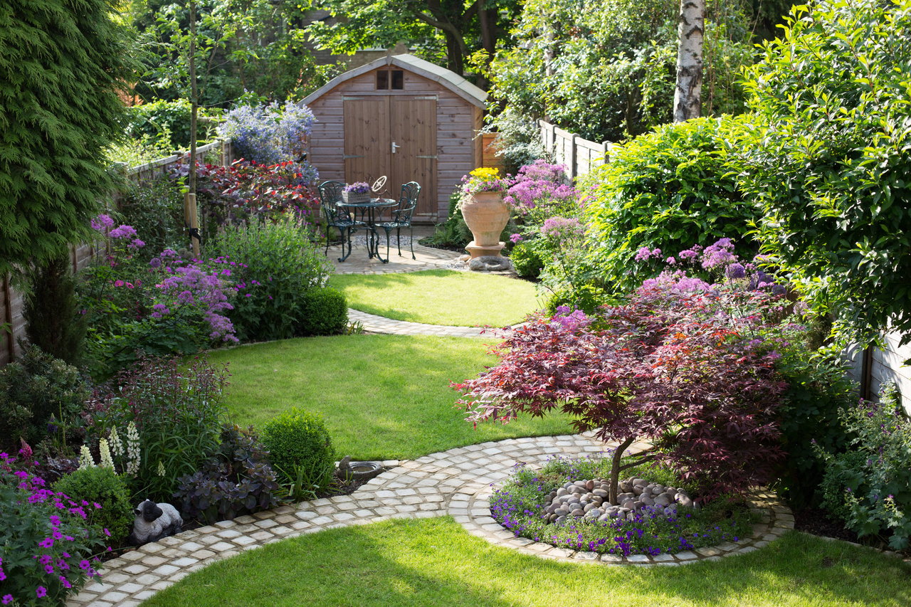 Before and After: 4 Outdoor Makeovers Transform Oddly Shaped Lots