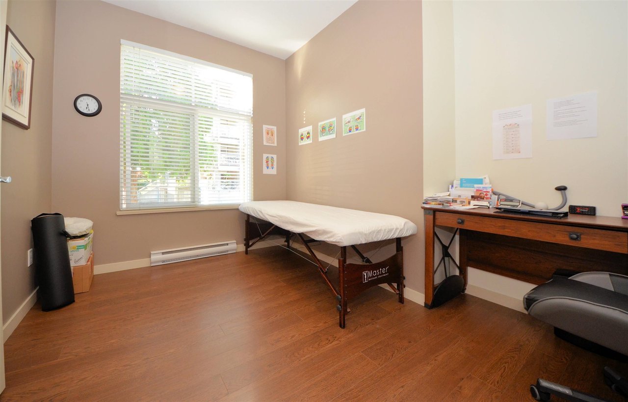 302-33328 E Bourquin Cres