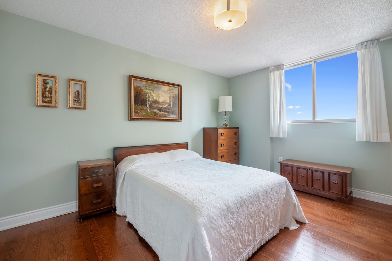 820 Burnhamthorpe Road #702