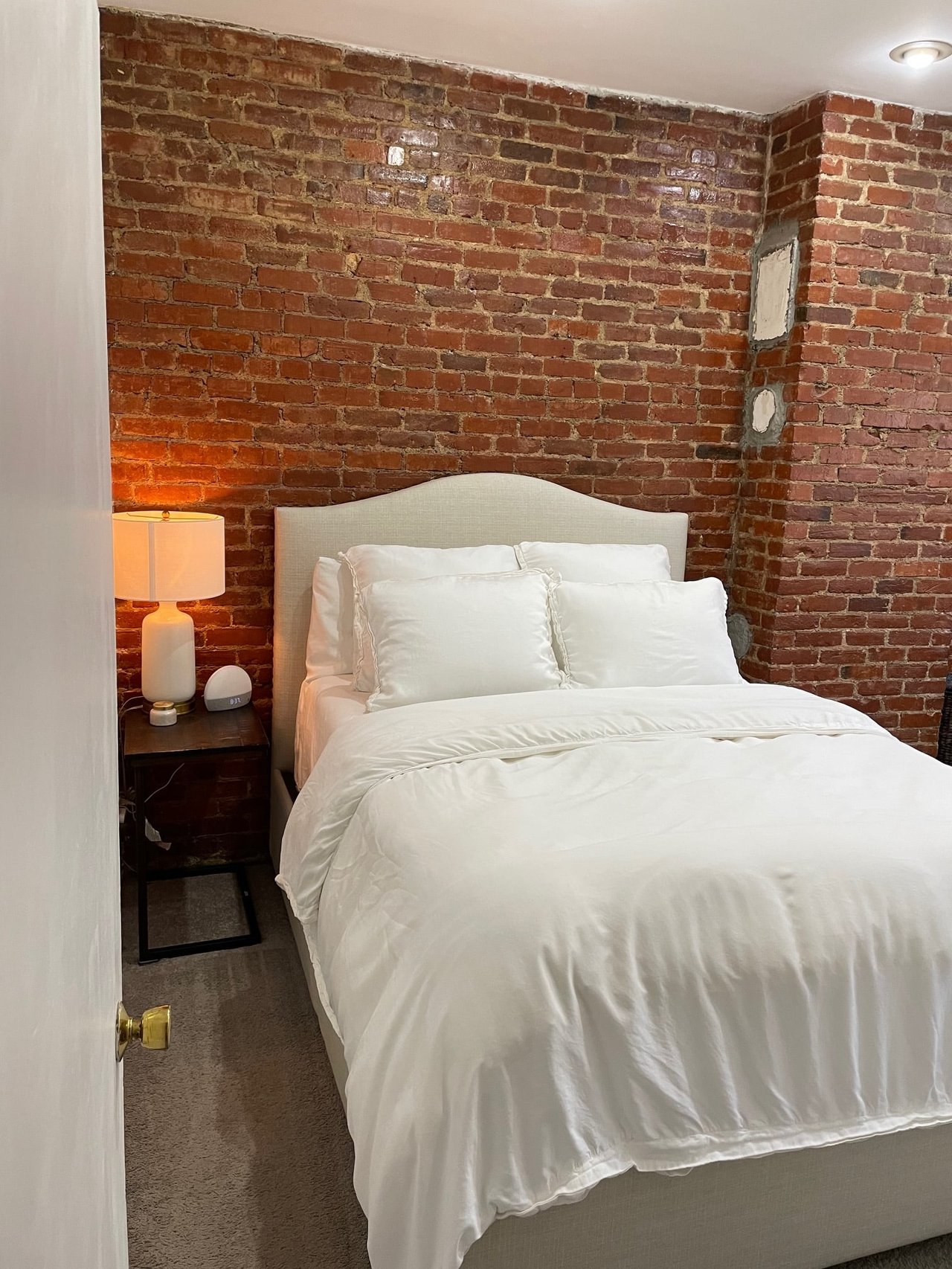 Beautiful Keswick Street 1 bed 1 bath - Laundry in Unit - Pets Negotiable 