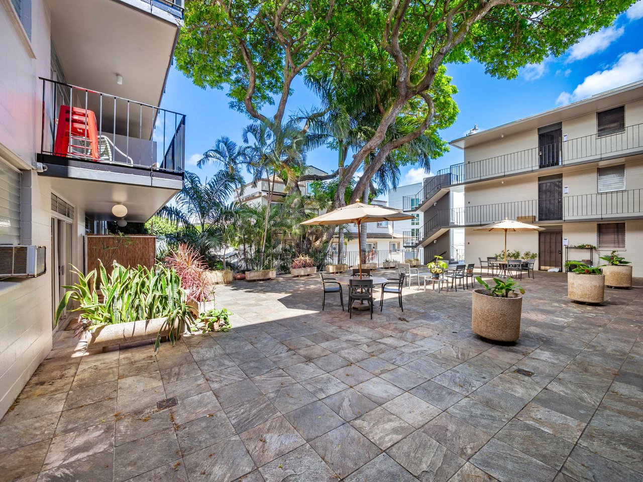 UH Manoa Condo